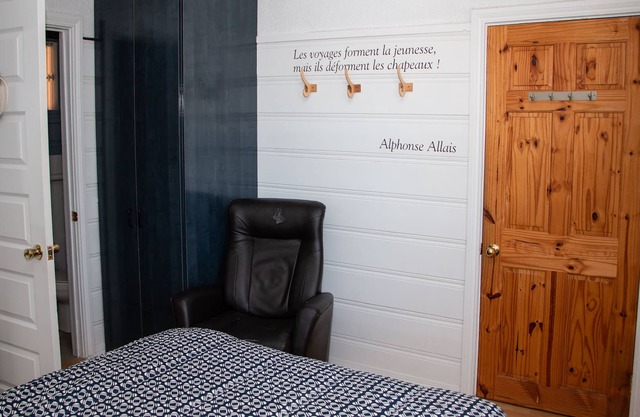 Small rustic and charming chalet, perfect for a weekend with a lover or family.