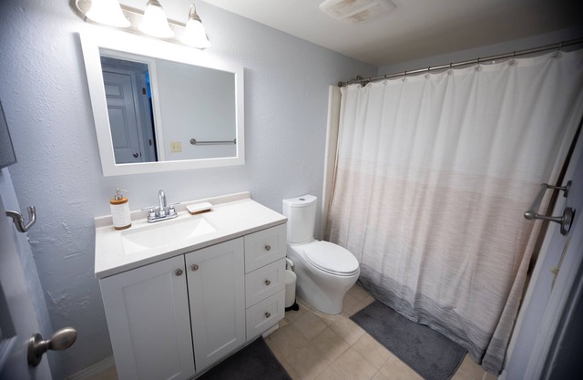 Smooth 2/2 Condo in Buckhead, centrally located!