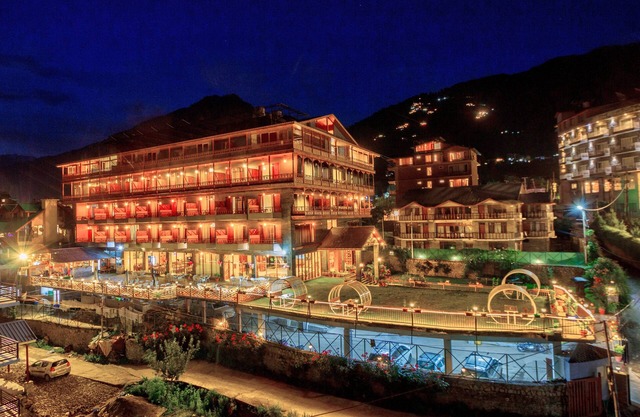 Snow Flakes Resort And Spa Centrally Heated Luxury Resort