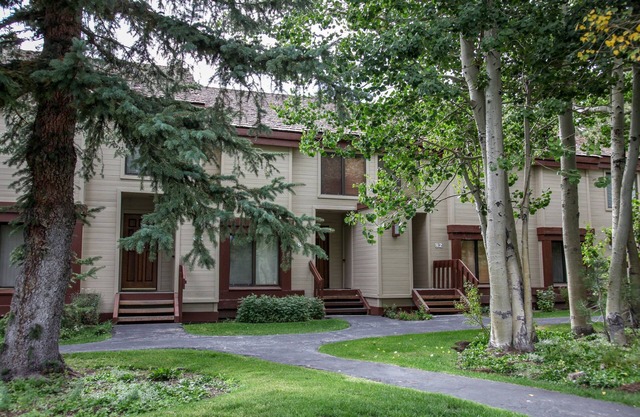 Snowcreek II 247 Pet-Friendly, Cozy, On the Snowcreek Meadow by RedAwning