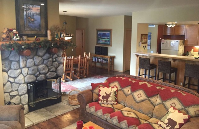 Snowcreek V 2 Bedroom 2 Bath Cozy 5 ⭐️ Mountain Retreat!