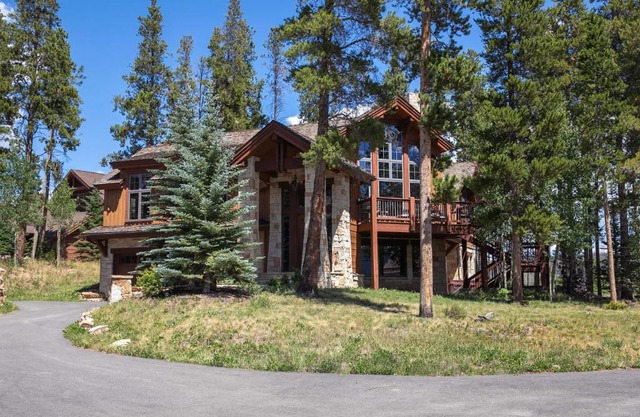 Snowy Point Chalet: True Mountain Luxury