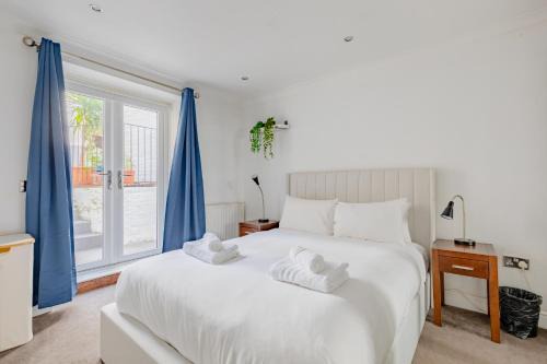 Snug 2BD Flat with Patio Heart of North London