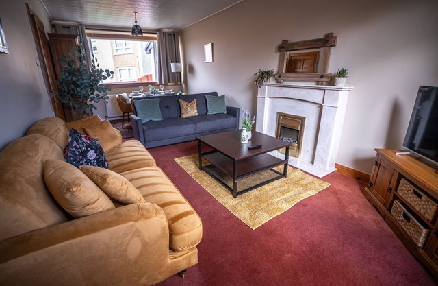 Snug Modern Home in Motherwell