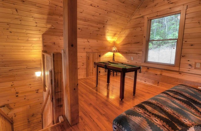 Soaring Eagle 1 Bedroom Cabin by Redawning