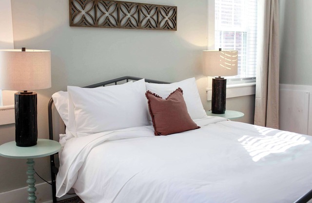 Sojourn at Colley Manor Steps from Local Favorites Unit #6