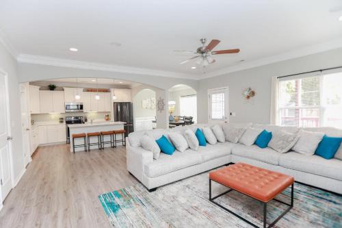 Sojourn Palm Tree Family Oasis 4 BR