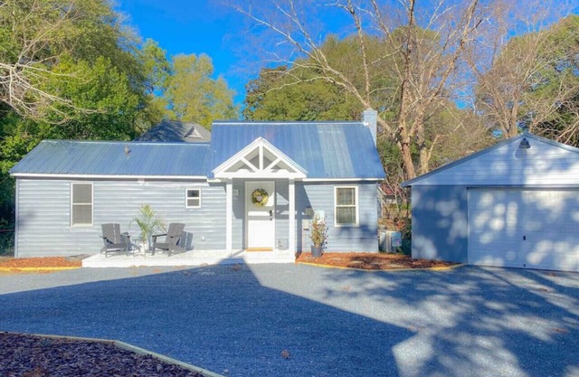 Solitude at The Shire 255 - Unit D - Downtown!