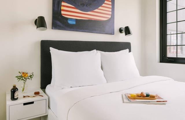 Sonder The Industrialist | Queen Room