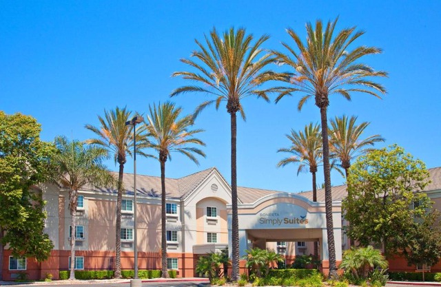 Sonesta Simply Suites Orange County Airport