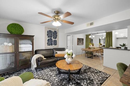 Sophisticated 2BR by TAMU - Pool - Tennis - Patio