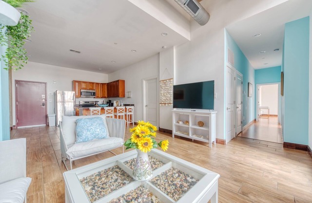 Sosuite 2BR Apt w Balcony W D Gym On-site Bar