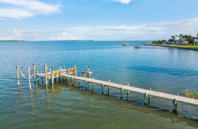 SOUNDFRONT 3BD/2BA Home in Beaufort with PRIVATE DOCK - ask about bringing BOAT