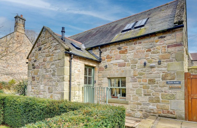South Stable at Hallsteads: Cosy Stone Cottage, with Parking
