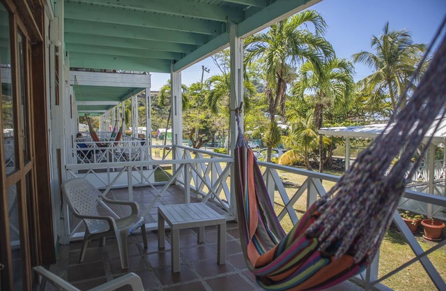 South West Bay Cabañas