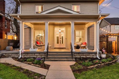 Southern Elegance-Private Hot Tub-Walk to 12 S