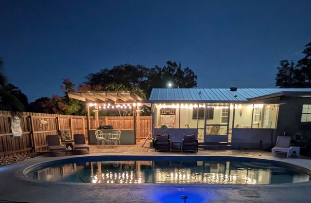 Space Coast Pool Haven - King Bed - Beaches Nearby