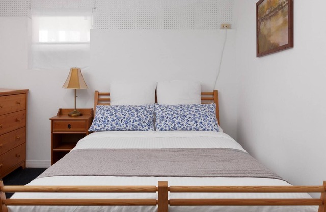 Spacious 2 Bedroom Private Basement 1 Minute Walking Distance From Lynn Canyon Trails