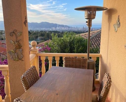 Spacieuse villa avec vue panoramique