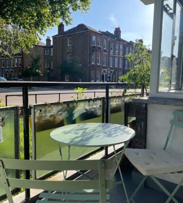 Spacious 1 bed flat in zone 2