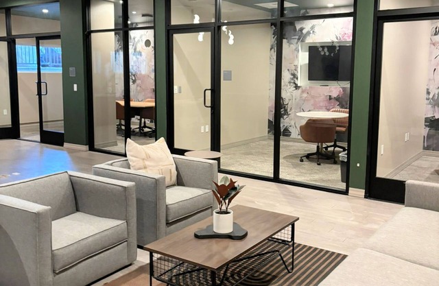 Spacious 2-Bedroom Deluxe Apart-Hotel in the Heart of Koreatown