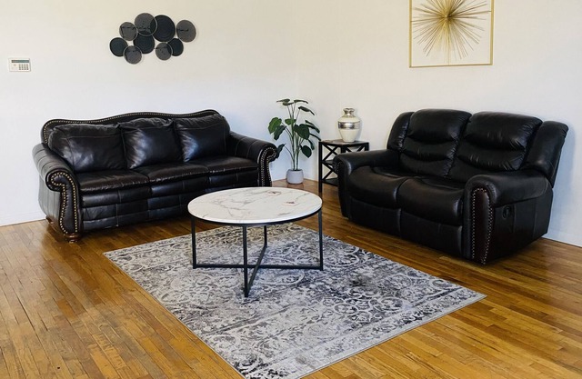 Spacious 2 bedroom loft located in the heart of old town @ Plaza Don Luis