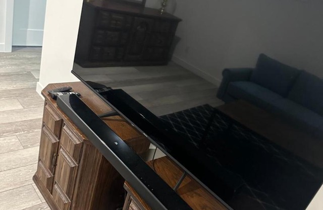 Spacious 2 BR & Kitchen Basement Apartment near Airport