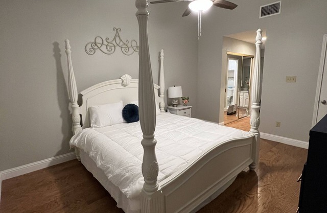 Spacious 2BD 2BA FreeWiFi Parking 12 mi - AT&T Stadium, Globe Life Field, TLive!