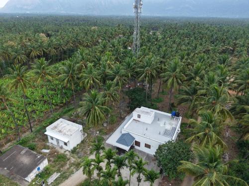 Spacious 2BHK Homestay in Isha Yoga Mainroad by Shivalaya