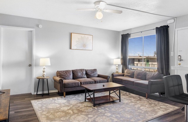 Spacious 2BR/2BA in Hydepark 9232