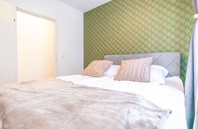 Spacious 2BR and 1LR Apartment, Around Donaustadt