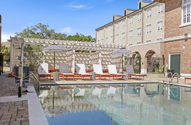 Spacious 2BR Suite in Historic New Orleans Area