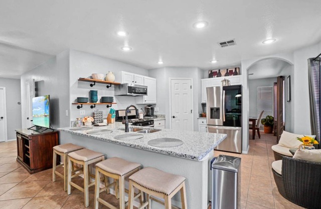 Spacious 3 bedroom 2.5 bath with 3 living areas