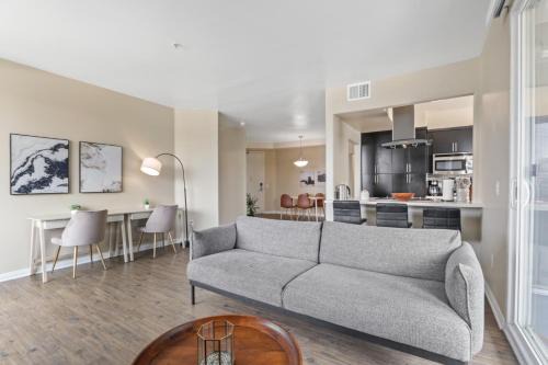 Spacious 3-Bedroom 3BTH Apt in Marina Del Rey! Pool, Hot Tub, Free Parking