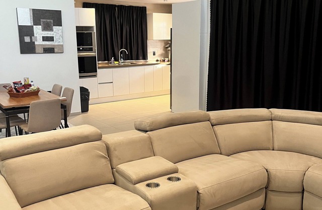 “Spacious 3-Bedroom Condo in the Heart of the City with Modern Amenities!”