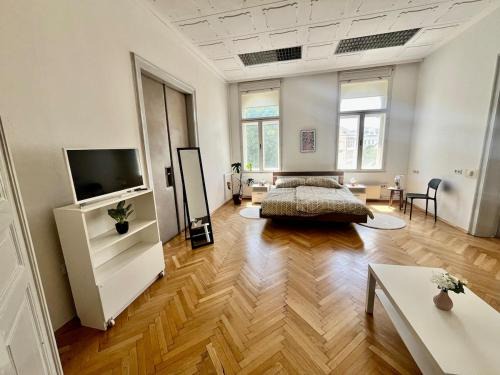 Spacious 3 Bedroom with Balcony