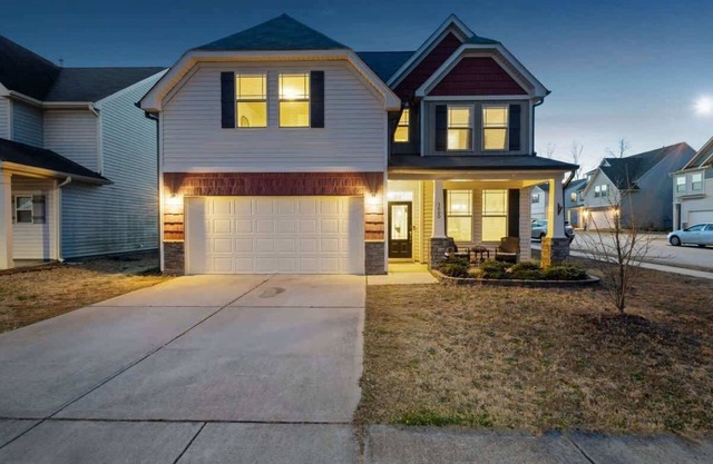 Spacious 3-BR Retreat | Downtown | Sleeps 6 | NC