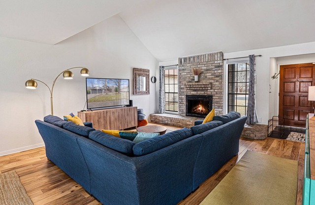 Spacious 3BDRM with Large Backyard in North Austin