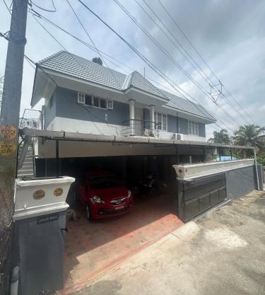 Spacious 3BHK Home , Sleeps 8 ,AC, Wi-Fi & Parking