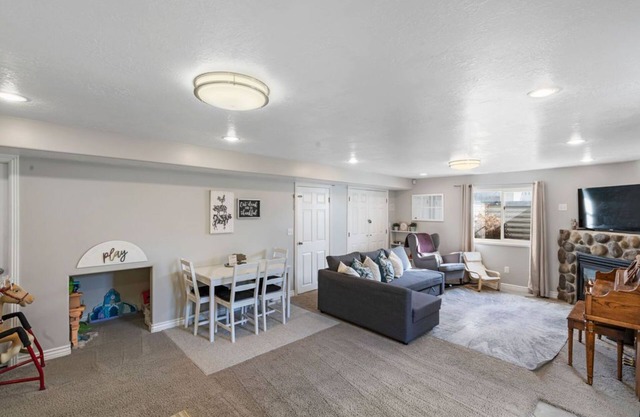 Spacious 3BR Furnished Basement w/Patio Grill - Family Friendly & Flexible Stay