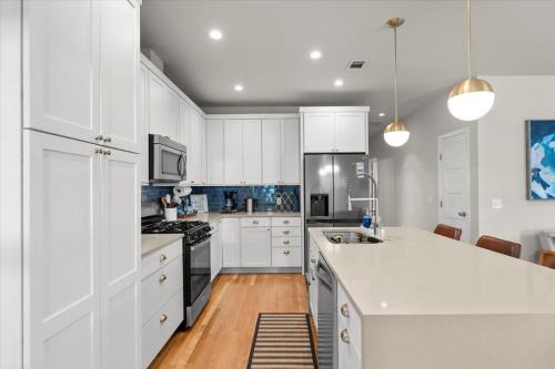 Spacious 3BR Getaway w Free Parking Pet Friendly