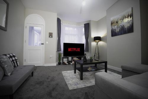 Spacious 3BR Home, WiFi, Free Parking