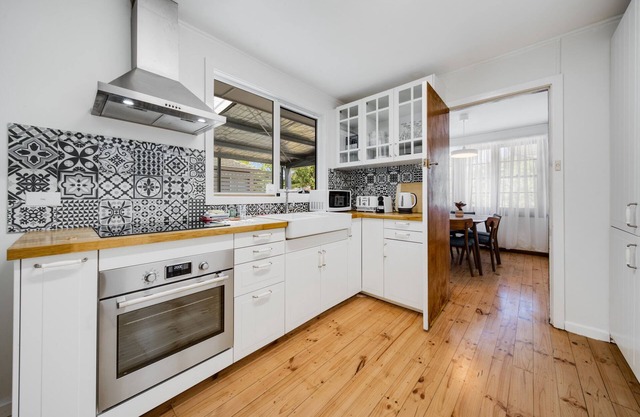 Spacious 4-bed Family Home in Tranquil Setting