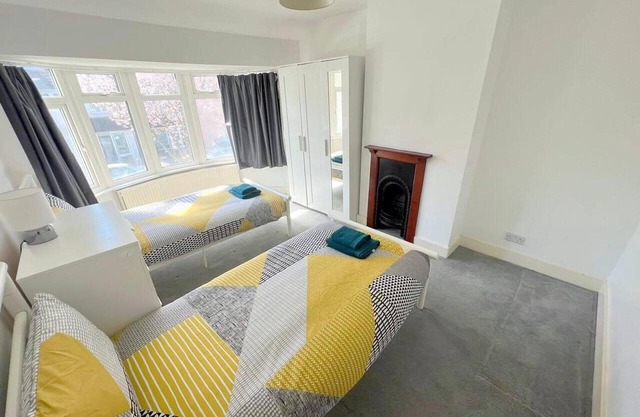 Spacious 4-bed House in Thornton Heath
