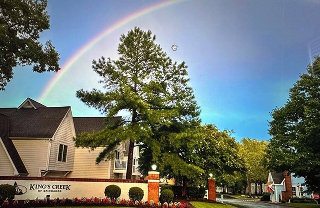 Spacious 4-bedroom estate in charming Williamsburg with AC, fitness room