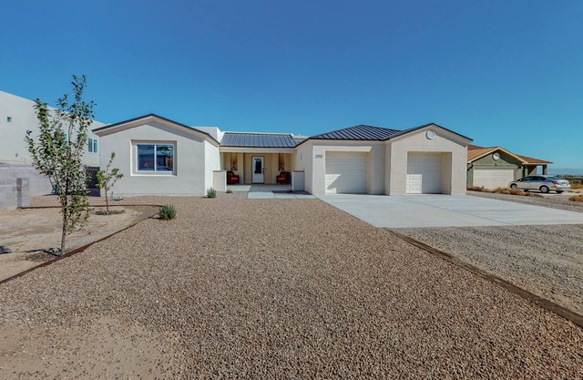 Spacious 4BR/3BA with Amazing Views. Sleeps up to 8.