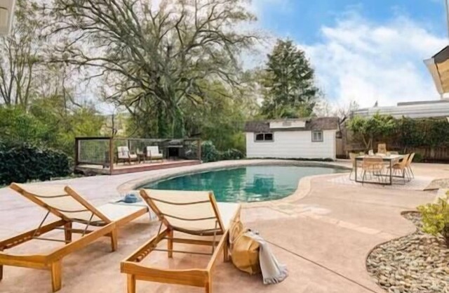 Spacious 5BR/3BA Group Getaway, Pool & EV Charger