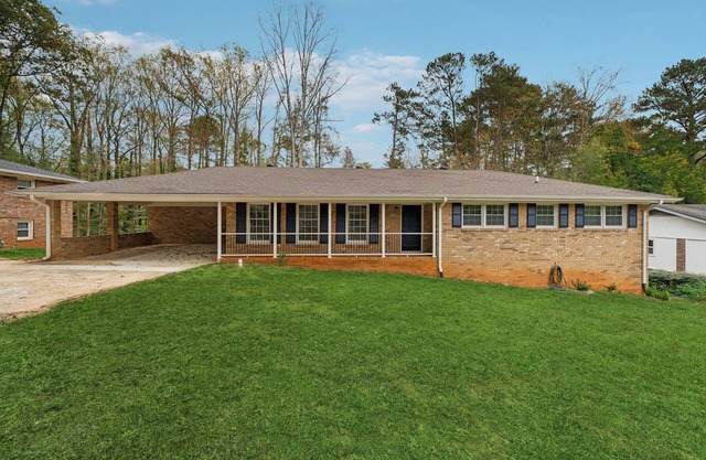 Spacious 6-bedroom house with AC, WiFi in tranquil Mableton