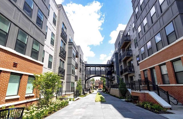 Spacious 8BR 8BA combined Apartments Near Downtown Cincinnati
