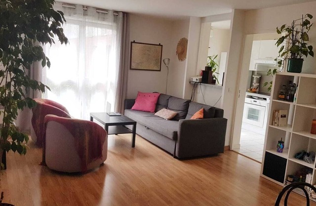 Spacious and quiet apartment; very close Paris and to metro line 14 and RER Cnn